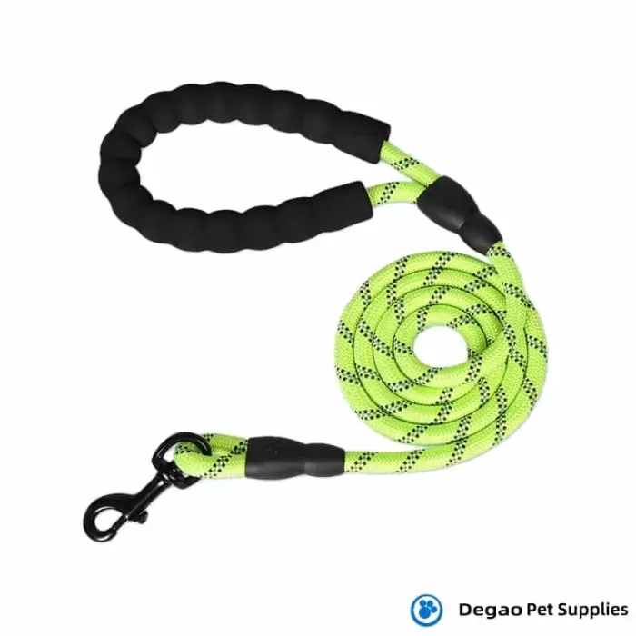 Item No.: DGG220113G Item Name: Green Reflection Pet Leash Material: Nylon Metal Buckle Item Size: Ø12*1500mm Remark: 1) Ø8mm: Suitable for pets under 25kg 2) Ø10mm: Suitable for pets under 50kg 3) Ø12mm: Suitable for pets under 120kg 4) Length Customization accept.