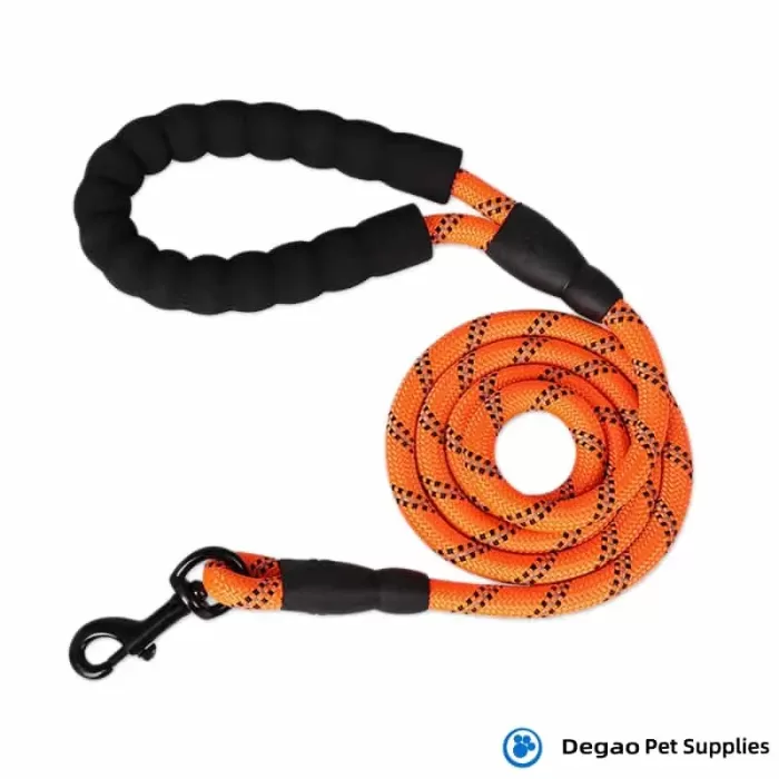 Item No.: DGG220113O Item Name: Orange Reflection Pet Leash Material: Nylon Metal Buckle Item Size: Ø12*1500mm Remark: 1) Ø8mm: Suitable for pets under 25kg 2) Ø10mm: Suitable for pets under 50kg 3) Ø12mm: Suitable for pets under 120kg 4) Length Customization accept.